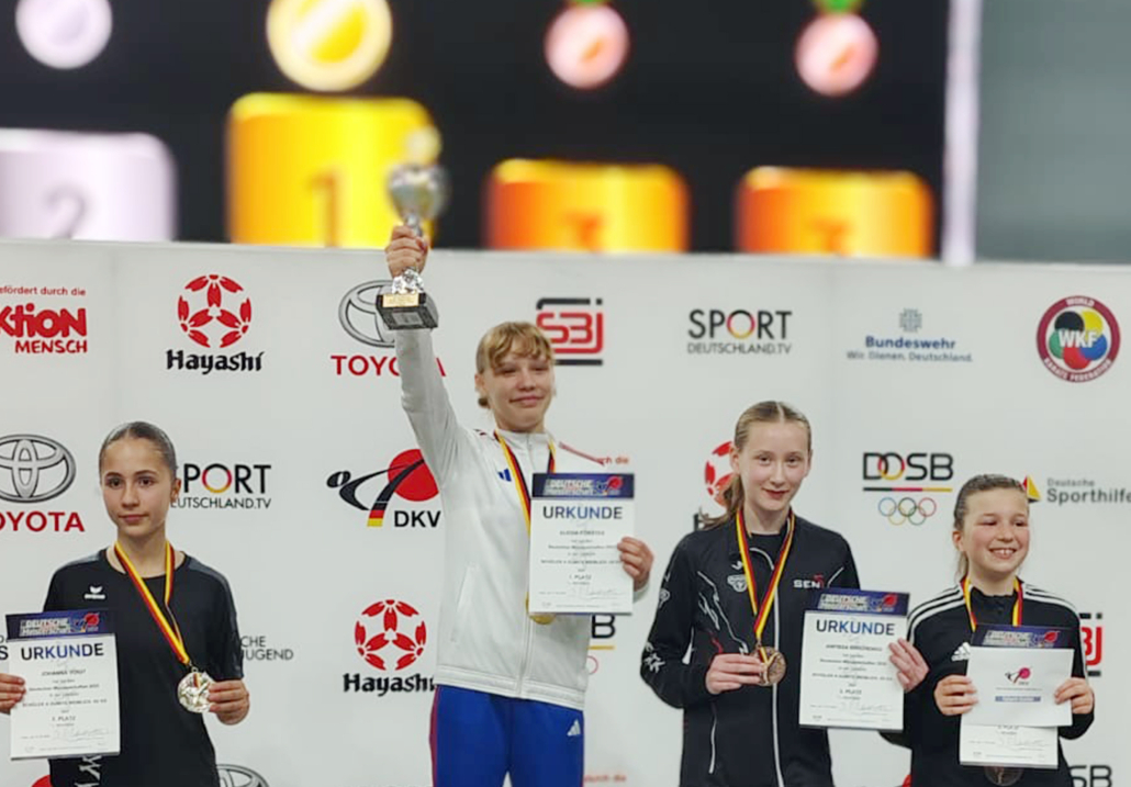 Anfissa Sirichenko 2.v.r Kopie